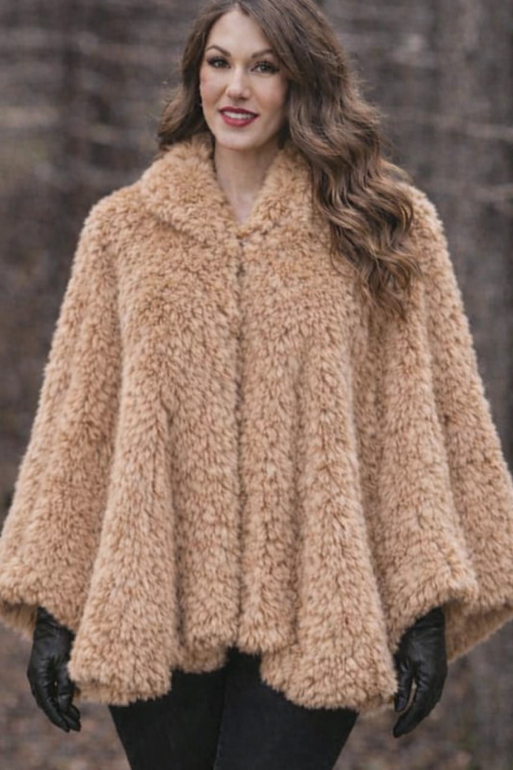 Poncho en fausse fourrure – Élégance & chaleur