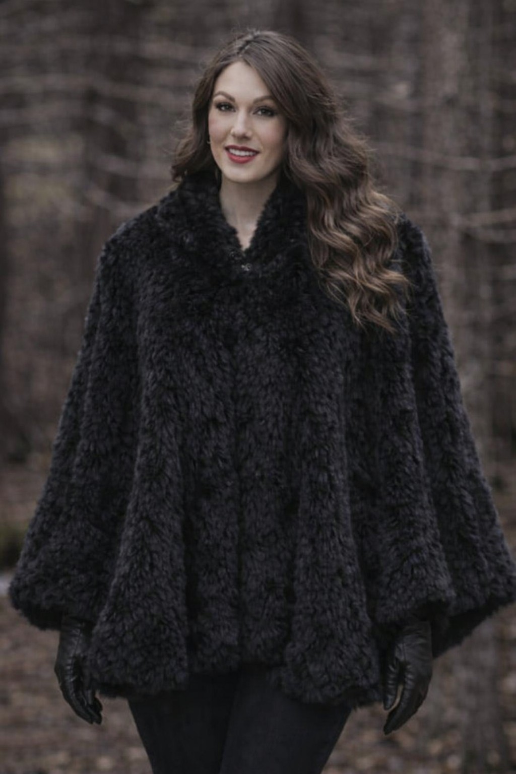 Poncho en fausse fourrure – Élégance & chaleur – Image 2